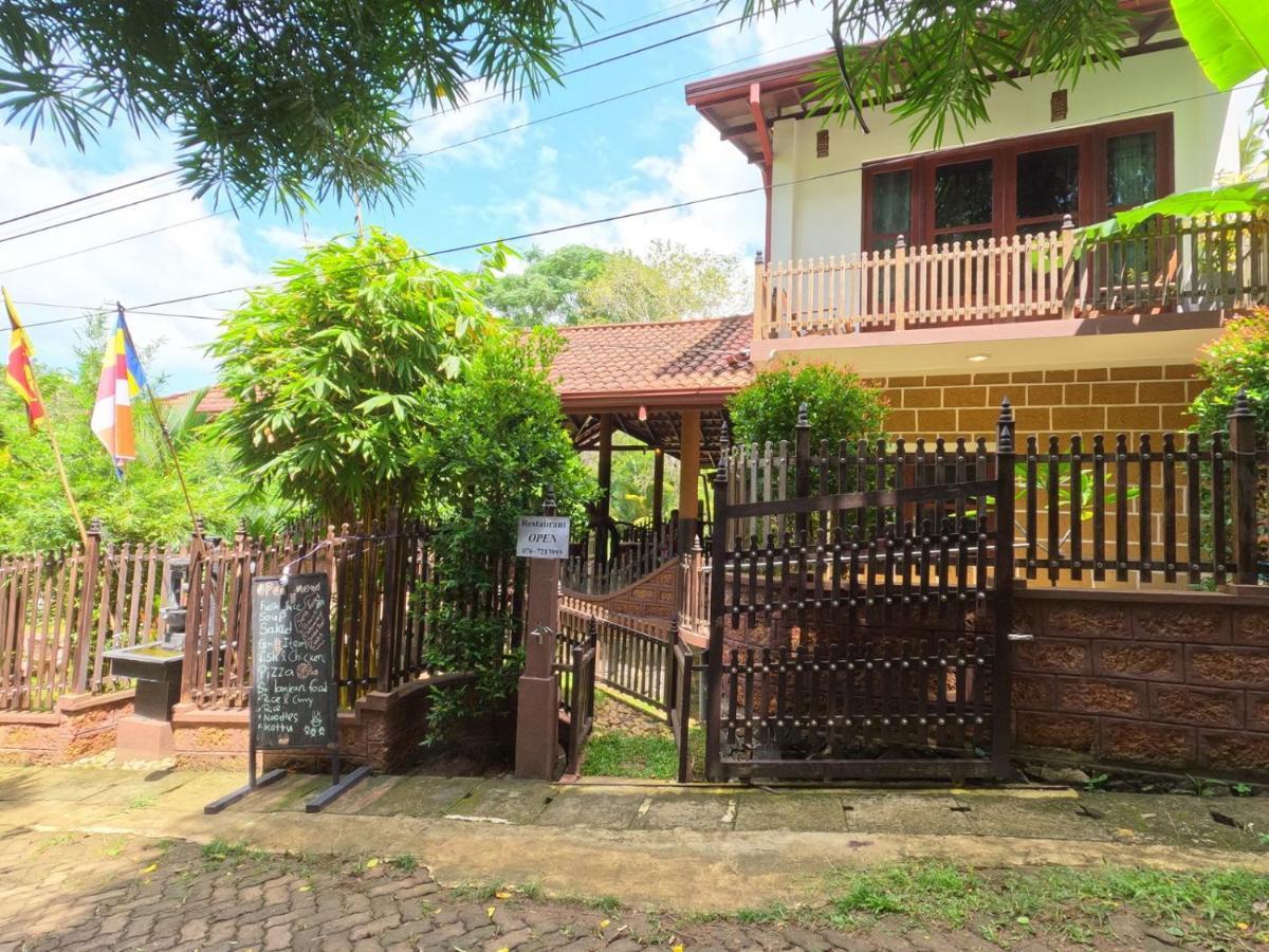 Loveena By H.S. Restaurant & Guest Tangalle Ngoại thất bức ảnh